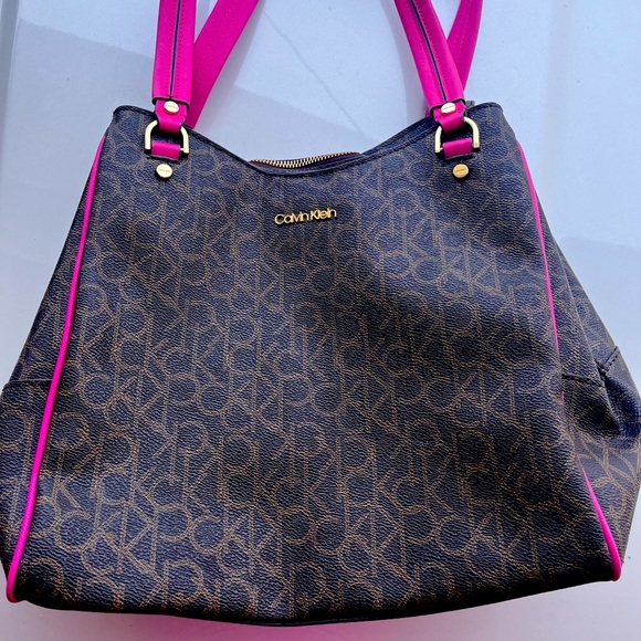 Calvin Klein Handbags - COPY - Calvin Klein purse ADORABLE